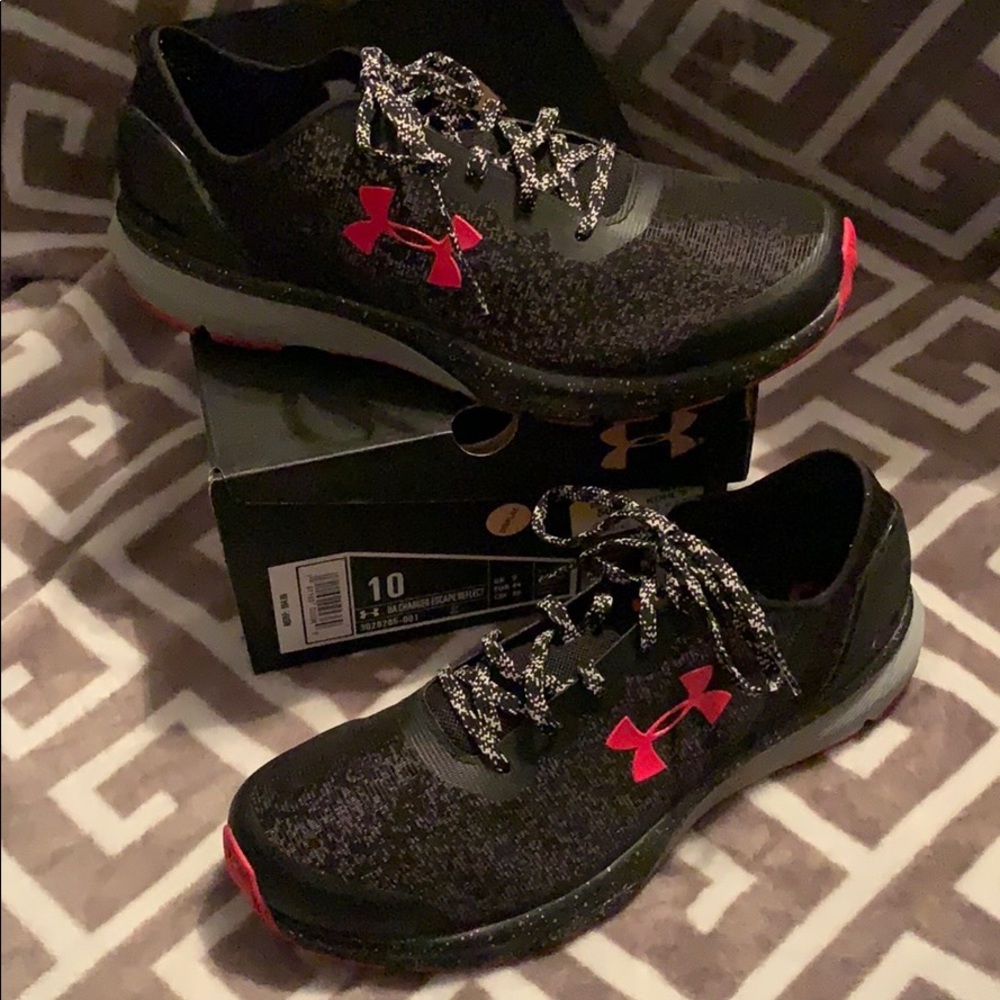 UNDER ARMOUR SHOE